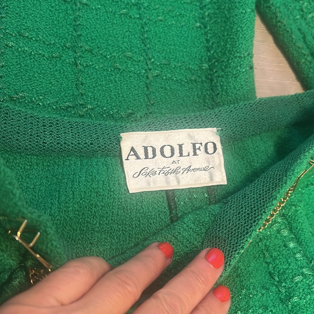 VINTAGE ADOLFO DOMINGUEZ SAKS FIFTH GREEN TWEED JACKET/SKIRT WITH GOLD ACCENTS. - Picture 6 of 10